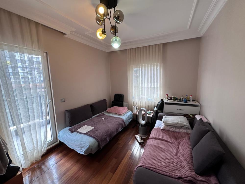 Acarkent'te Merkezi Konumda Havuzlu Düz Girişli C Tipi Satılık Villa