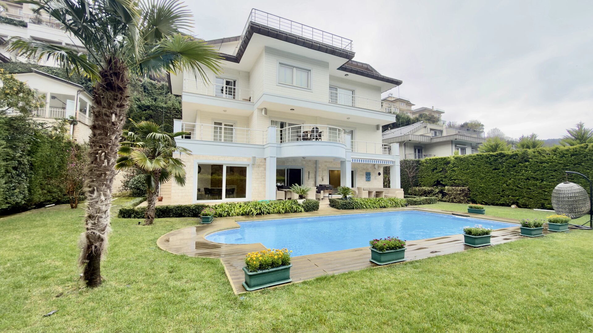 Acarkent'te Orman Manzaralı Havuzlu Full Eşyalı Kiralık Villa