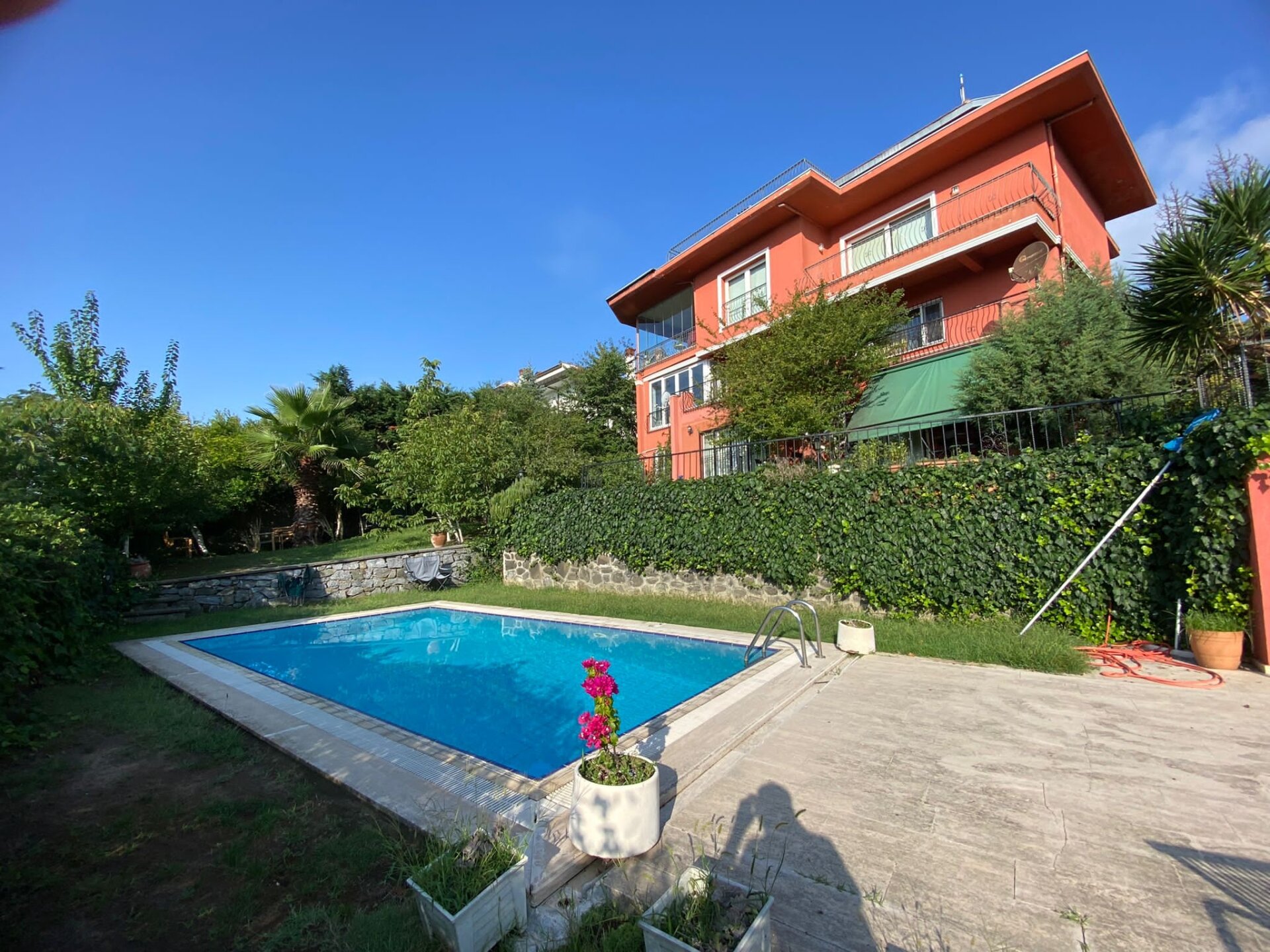 Acarkent'te A Güvenlik Kapısına Yakın Güney Cepheli Satılık Villa