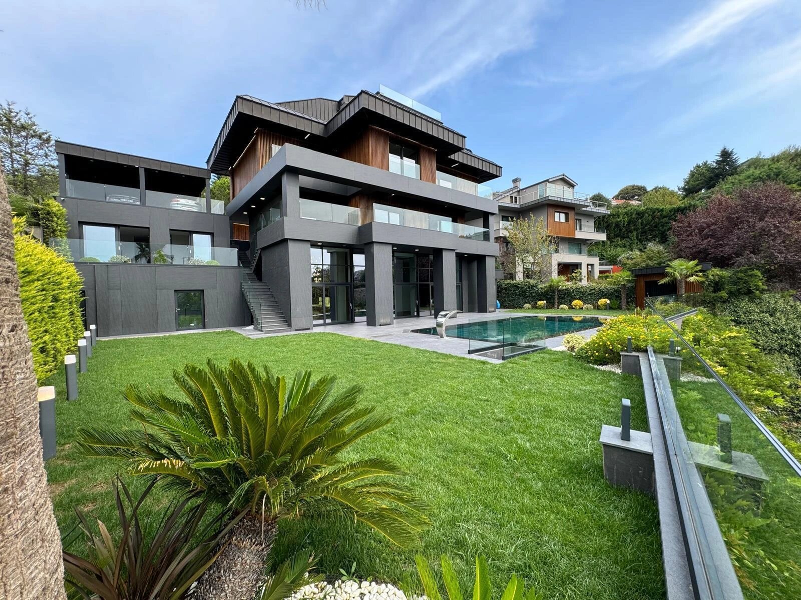 Acarkent'te Komple Yenilenmiş Modern Mimari Tasarımlı Ultra Lüks Sıfır Villa