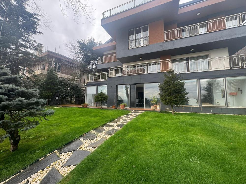 Acarkent'te Yüksek Konumlu Çelik Çatılı Modern Mimari Tasarımlı Kiralık Villa
