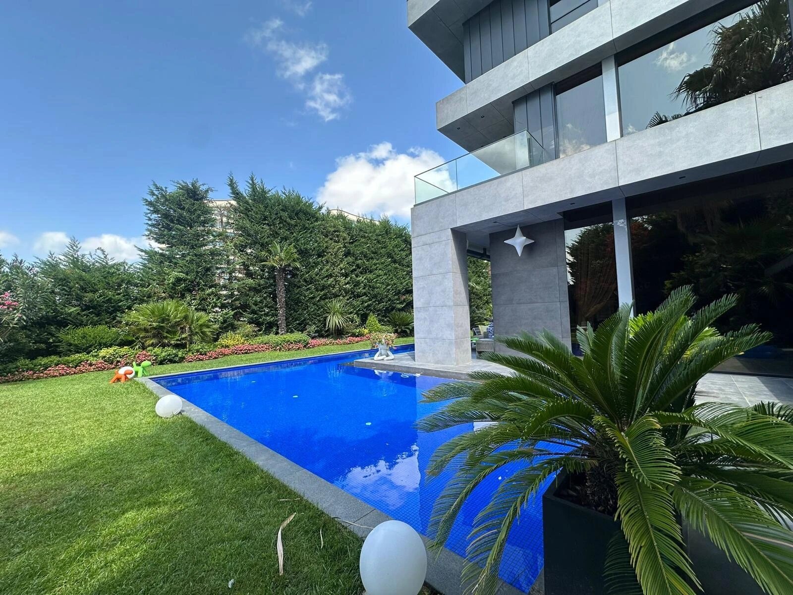Acarkent'te Beykoz Konaklar Manzaralı Özel Sokakta Modern A Tipi Villa
